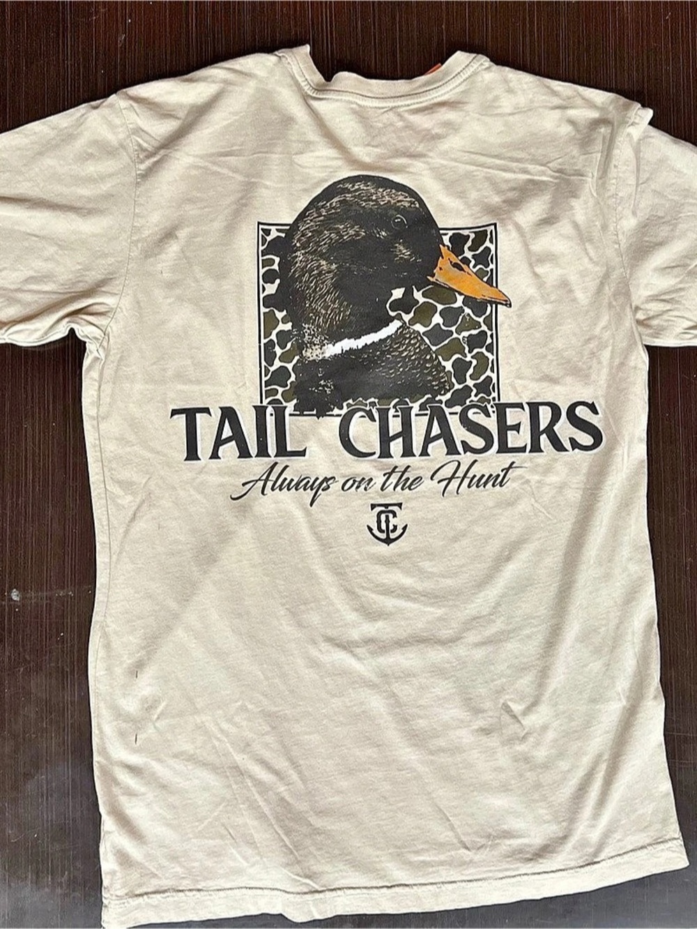TAIL CHASERS CLUB "ALWAYS ON THE HUNT" MALLARD TEE  NWT SIZE M
